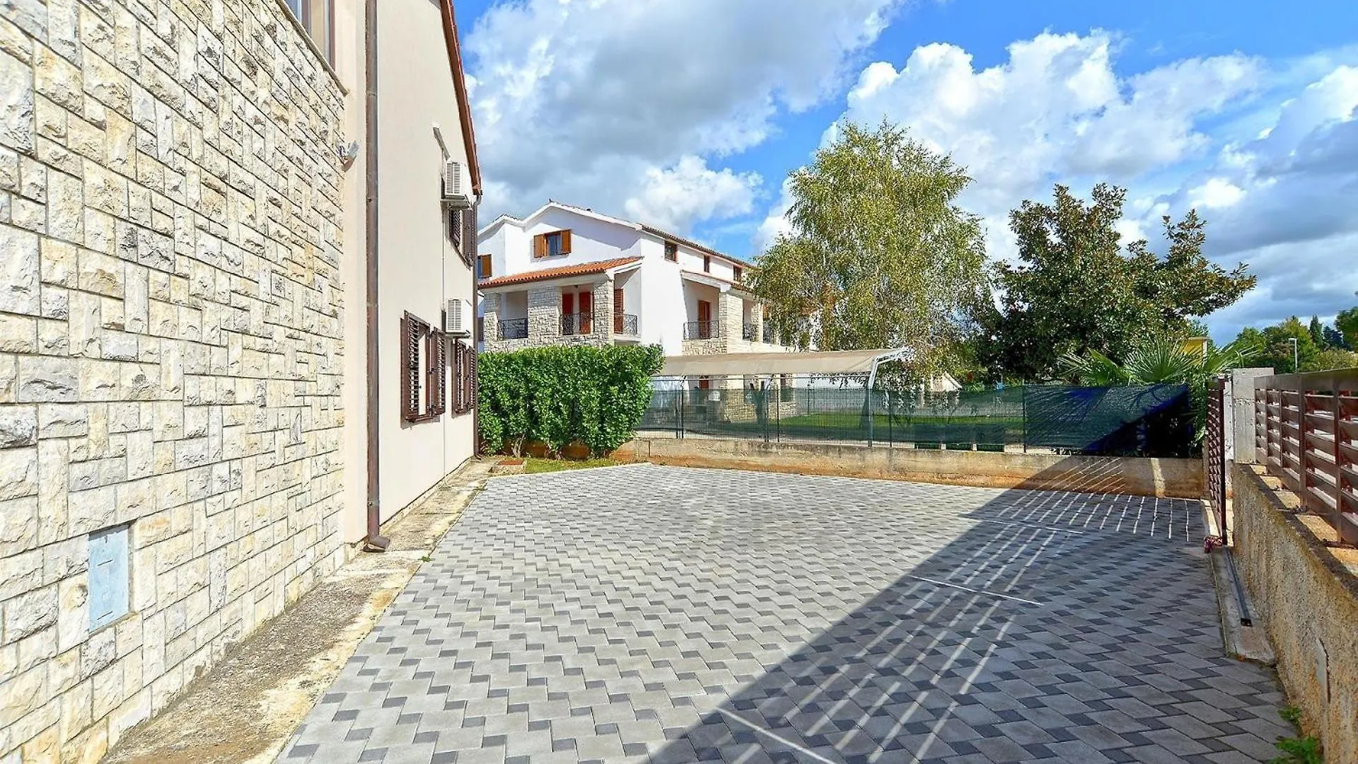 Ferienwohnung Fuer 8 Personen Ca 132 Qm In Valbandon, Istrien Istrische Riviera 0*, Valbandon